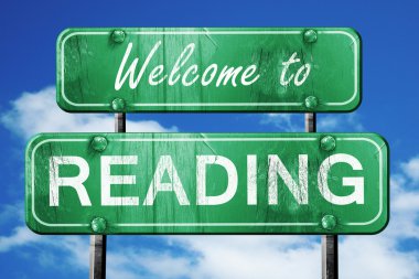 okuma vintage yeşil yol işareti mavi gökyüzü arka plan ile