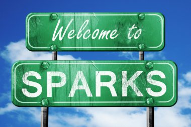 Vintage yeşil yol işareti mavi gökyüzü arka plan ile kıvılcım