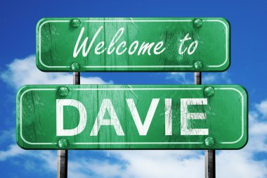 Davie vintage yeşil yol işareti mavi gökyüzü arka plan ile