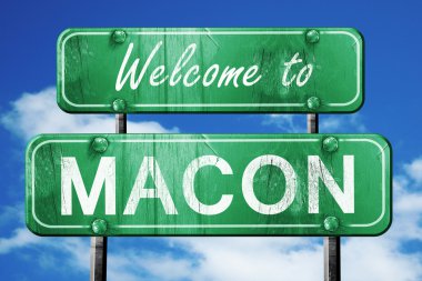 Macon vintage yeşil yol işareti mavi gökyüzü arka plan ile