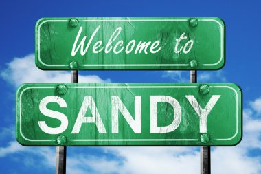 kumlu vintage yeşil yol işareti mavi gökyüzü arka plan ile