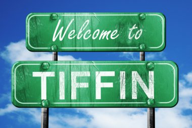 Tiffin vintage yeşil yol işareti mavi gökyüzü arka plan ile