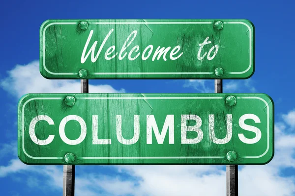 Columbus vintage grön vägskylt med blå himmel bakgrund — Stockfoto