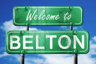 Belton vintage yeşil yol işareti mavi gökyüzü arka plan ile