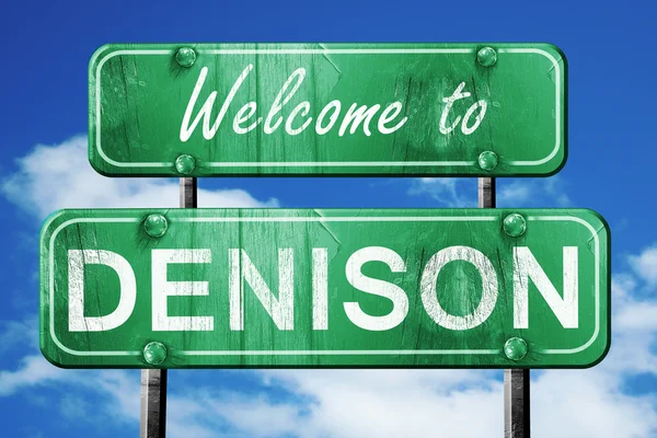 Денісон вінтажний зелений дорожній знак з синім фоном неба — стокове фото