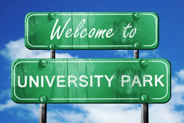 University park vintage green road sign with blue sky background — Stock Photo, Image