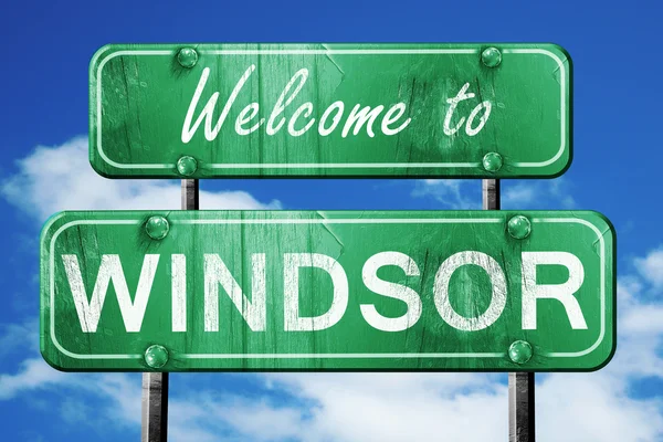 Windsor señal de carretera verde vintage con fondo de cielo azul —  Fotos de Stock