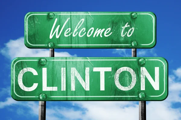 Clinton vintage green road sign with blue sky background — Stock Photo, Image