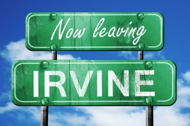 Irvine, yeşil vintage yol işaret ile kaba yazı bırakarak