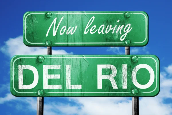 Del rio, kaba yazı ile yeşil vintage yol işareti bırakarak