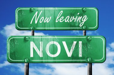 Novi, yeşil vintage yol işaret ile kaba yazı bırakarak