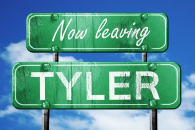 Tyler, yeşil vintage yol işaret ile kaba yazı bırakarak