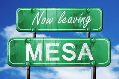 Mesa, yeşil vintage yol işaret ile kaba yazı bırakarak