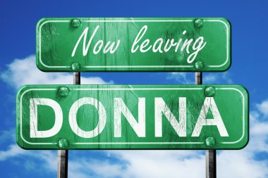 Donna, yeşil vintage yol işaret ile kaba yazı bırakarak