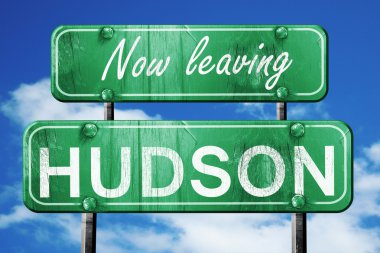 Hudson, yeşil vintage yol işaret ile kaba yazı bırakarak