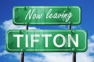 Tifton, yeşil vintage yol işaret ile kaba yazı bırakarak