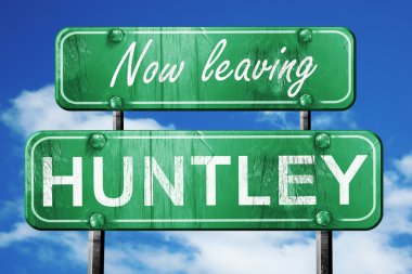 Huntley, yeşil vintage yol işaret ile kaba yazı bırakarak