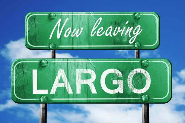 Yazı kaba bırakarak largo, yeşil vintage yol işaretiyle