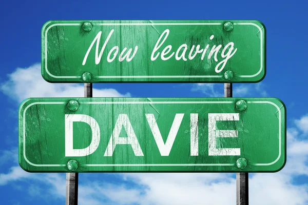 Davie, yeşil vintage yol işaret ile kaba yazı bırakarak
