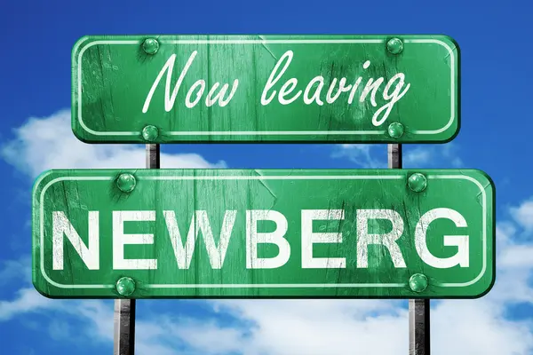 Newberg, yeşil vintage yol işaret ile kaba yazı bırakarak