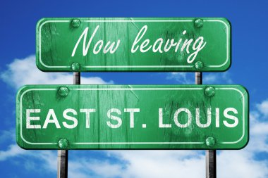 Doğu St louis, yeşil vintage yol işaret ile kaba lette bırakarak