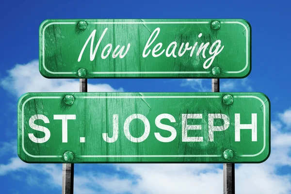 Saliendo de St. Joseph, señal de carretera verde vintage con letras ásperas —  Fotos de Stock