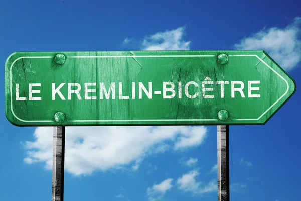 Le kremlin-bicetre sinal de estrada, verde vintage com nuvens backgro — Fotografia de Stock