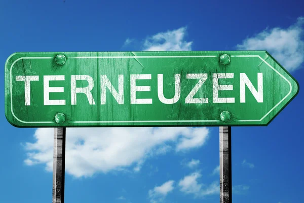 Znak drogowy Terneuzen, vintage zielonym tle chmury — Zdjęcie stockowe