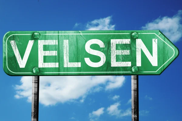 Velsen дорожний знак, vintage зелений з фоном хмари — стокове фото