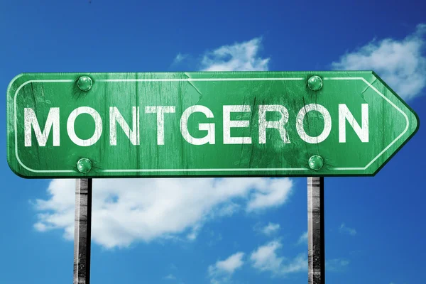 Montgeron znak drogowy, vintage zielonym tle chmury — Zdjęcie stockowe