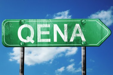 kah yol işaret, vintage bulutlar arka plan ile yeşil