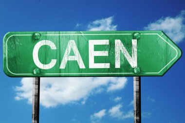 Caen yol işaret, vintage bulutlar arka plan ile yeşil