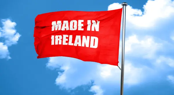 Feito em irlanda, renderização 3D, uma bandeira acenando vermelho — Fotografia de Stock