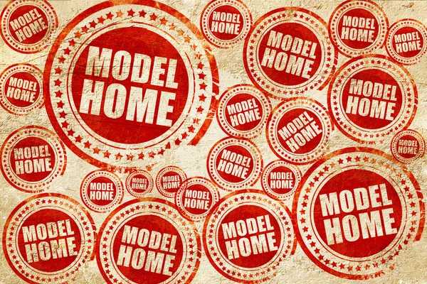 Модель будинку, червона марка на текстурі гранжевого паперу — стокове фото