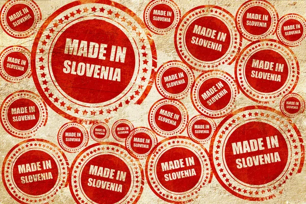 Hecho en slovenia, sello rojo sobre una textura de papel grunge — Foto de Stock