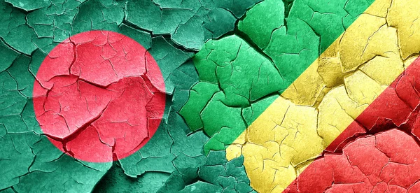 Прапор Бангладеш з Конго прапор на за гранж тріщинами стіни — стокове фото