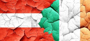 Avusturya bayrağı bir grunge İrlanda bayrağı ile duvar kırık