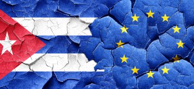 Küba bayrağı bir grunge Avrupa Birliği bayrağı ile duvar kırık