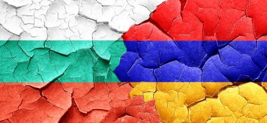 Bulgaristan bayrağı bir grunge Ermenistan bayrağı ile duvar kırık