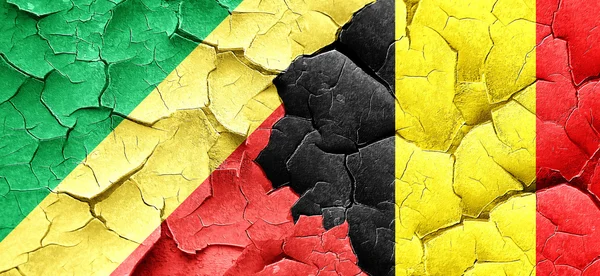 Kongo vlajku s vlajkou Belgie na grunge popraskané zdi — Stock fotografie