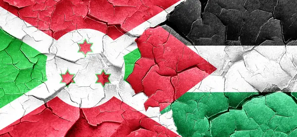 Vlajka Burundi s Palestině vlajku grunge popraskané zdi — Stock fotografie