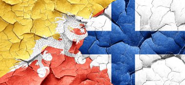 Bhutan bayrağı bir grunge Finlandiya bayrağı ile duvar kırık