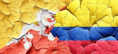 Bhutan bayrağı bir grunge Kolombiya bayrağı ile duvar kırık