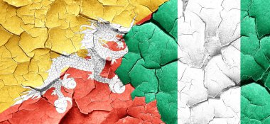 Bhutan bayrağı bir grunge Nijerya bayrağı ile duvar kırık