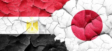 Mısır bayrağı bir grunge Japonya bayrağı ile duvar kırık