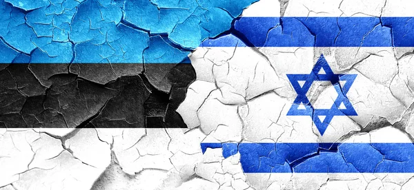 Bandeira da estônia com bandeira de Israel em uma parede rachada grunge — Fotografia de Stock