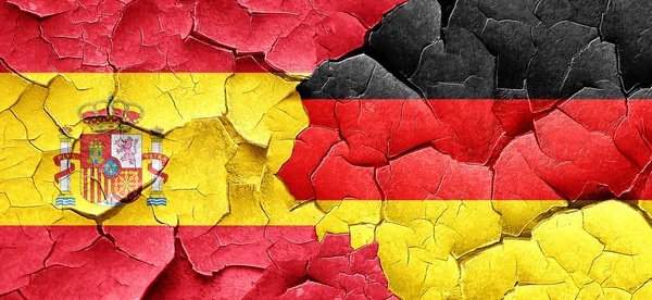 Bandera de España con bandera de Alemania en una pared agrietada grunge — Foto de Stock
