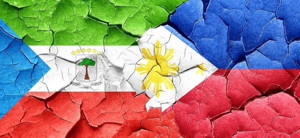 Vlag van Equatoriaal-guinea met Filippijnen vlag op een grunge gekraakt — Stockfoto