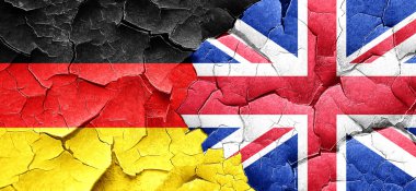 Bir grunge Büyük Britanya bayrağı ile Alman bayrağı duvar kırık