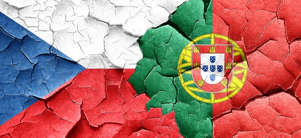 Tsjecho-Slowakije vlag met Portugal vlag op een grunge gebarsten muur — Stockfoto
